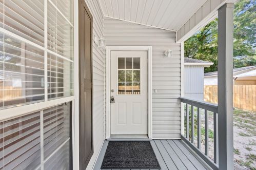 698 Persimmon St, Freeport FL  32439-6717 exterior