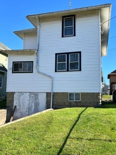 542 Oakland Ave, Hermitage, PA 16146-2336