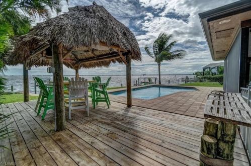 2909 22nd Pl, Cape Coral, FL 33993-8352