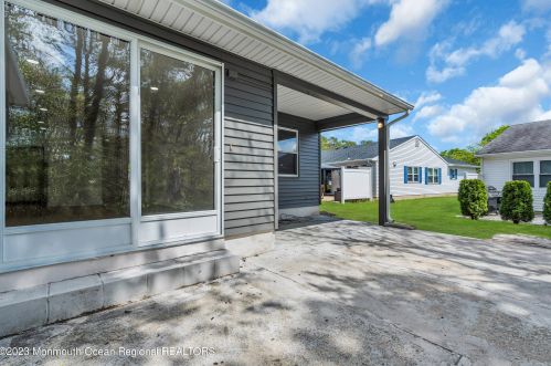 16 Jetty Ct, Bricktown NJ  08723-7225 exterior