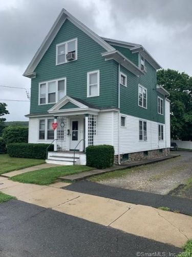 92 Alma St, Waterbury, CT 06705-2005