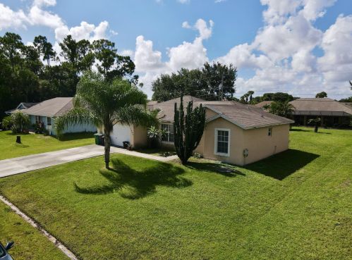 1257 Herald Rd, Fort Pierce, FL 34953-4240