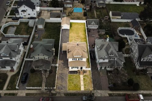 23 Garfield Pl, East Rockaway, NY 11518-1014