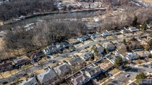 361 Valley Rd, River Edge NJ  07661-1104 exterior
