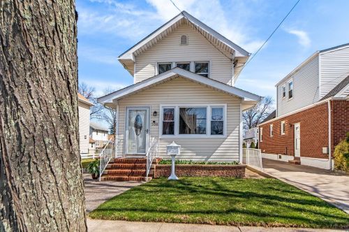 108 2nd St, New Hyde Park, NY 11040-4408