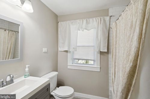 555 Greenwich Ave, West Deptford NJ  08066-1166 exterior