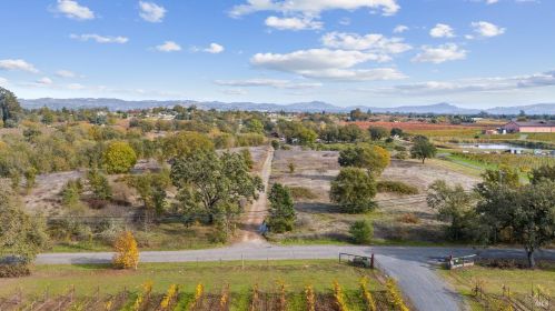 2220 Oakwild Ln, Santa Rosa, CA 95401-3857