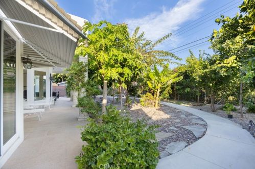 10026 Mattock Ave, Downey CA  90240-3529 exterior