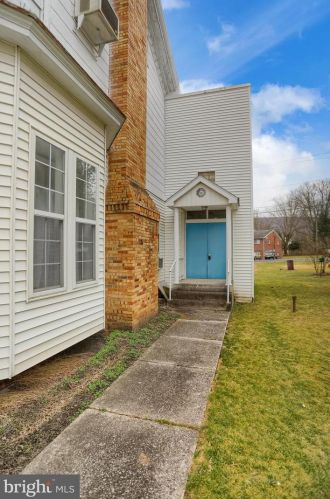 610 Main St, Maze, PA 17094-8543