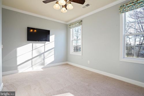 16143 Jordan Crest Ct, Haymarket VA  20169-4943 exterior