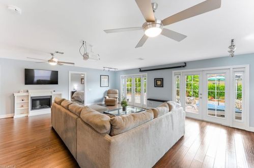 247 Stanhope Cir, Naples FL 34104-0810 exterior