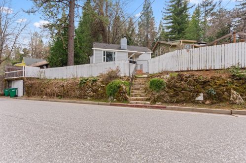 321 Race St, Grass Valley CA  95945-7328 exterior