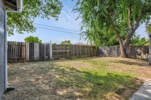 5633 Rosario Blvd, North Highlands CA  95660-4801 exterior