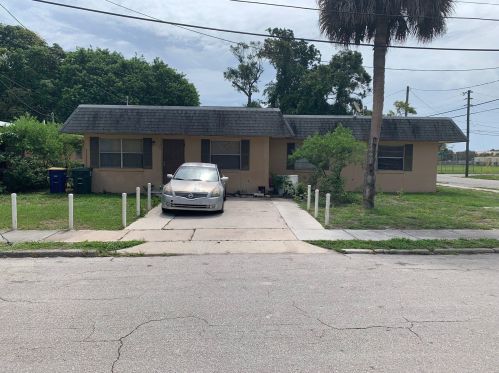 136 Alma Ct, Fort Pierce, FL 34950-8834