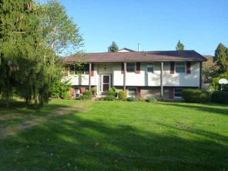 32 Martha Ave, Jeannette, PA 15644-1079