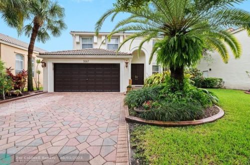 5067 162nd Ave, Hollywood, FL 33027-4958