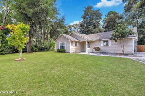 9 Oyster Factory Rd, Beaufort, SC 29907-1432