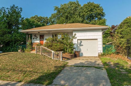 2212 New York Ave, Huntington Station, NY 11746-4250