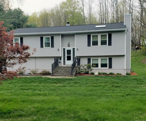 75 Pleasant Ridge Rd, Poughquag, NY 12570-5640