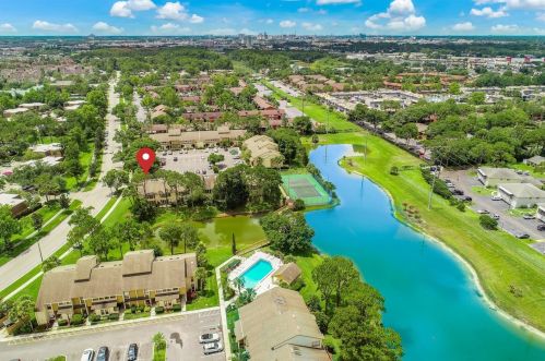 4392 Middlebrook Rd, Orlando FL  32811-3092 exterior