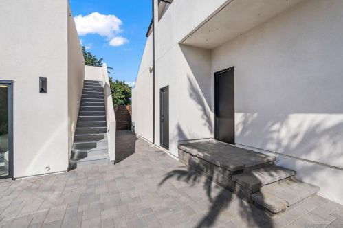 1855 Frankfort St, San Diego CA  92110-3514 exterior