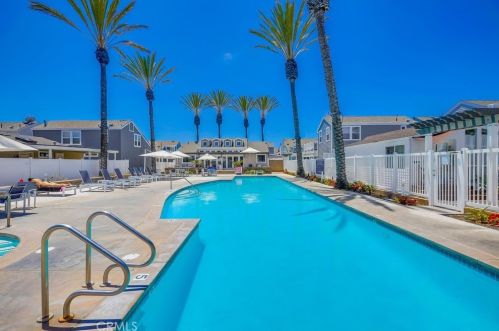 24 Bolivar St, Newport Beach CA  92663-4420 exterior