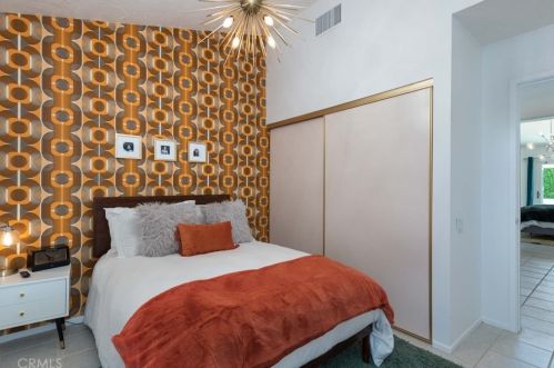 3670 Mesquite Ave, Palm Springs CA  92264-3400 exterior