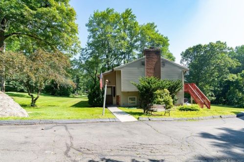389 Matthew St, Waterbury, CT 06712-1417