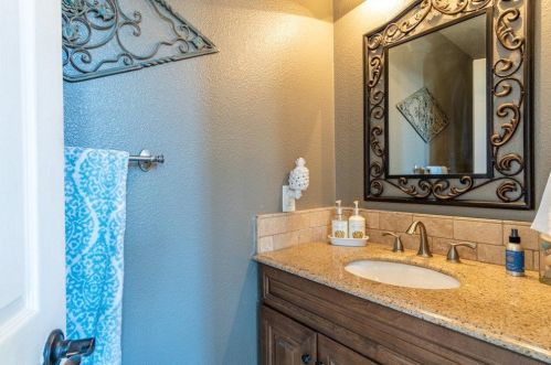 1940 Morning Glory Dr, Hollister CA  95023-7622 exterior