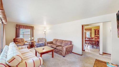 1121 Thorndale St, Green Bay, WI 54304-3914