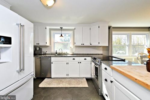 1472 Timberline Dr, Pottstown PA  19465-7234 exterior