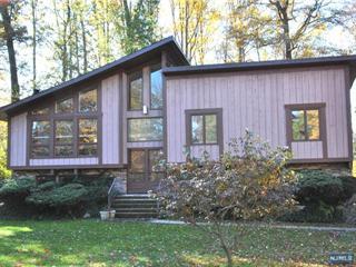 553 Sylvan Rd, Westwood NJ  07675-6029 exterior