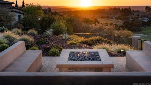 8411 Run Of The Knolls Ct, San Diego CA  92127 exterior