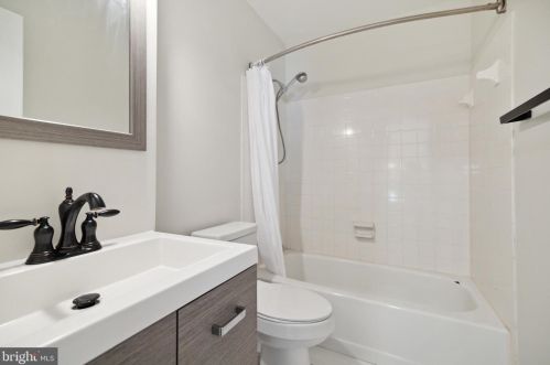5262 Sudberry Ln, Woodbridge VA  22193-3463 exterior
