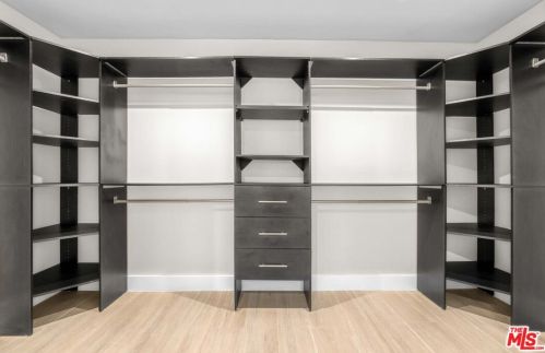 11512 La Maida St, North Hollywood CA  91601-4323 exterior