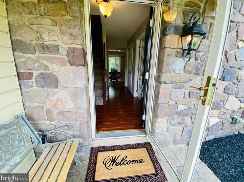 71 Grant Dr, Southampton, PA 18966-2336