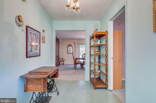 533 Morison St, Charles Town WV  25414-1144 exterior