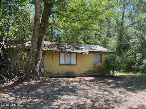 41 Pine Grove Rd, Beaufort, SC 29906-8959
