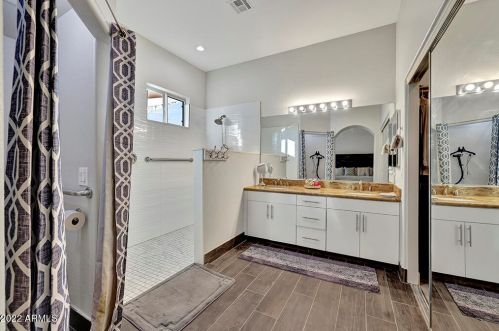 5019 Paradise Ln, Glendale AZ  85306-2655 exterior