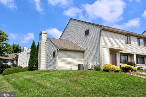 204 Monroe Dr, Harleysville, PA 15201-3919
