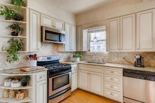 908 38th 1/2 St, Austin TX 78751-5218 exterior