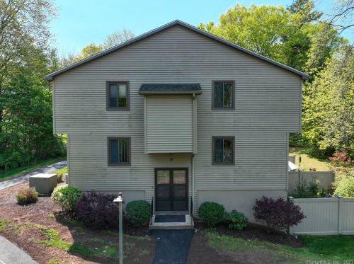 28 Hitching Post Ln, Glastonbury, CT 06033-3311