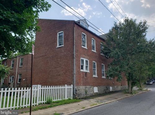 401 Fairview Ave, Lancaster PA  17603-5700 exterior
