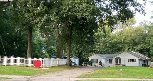 79 Cross Rd, Waterford, CT 06385-1621