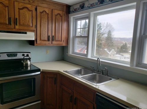77 Willis St, Bristol, CT 06010-6861