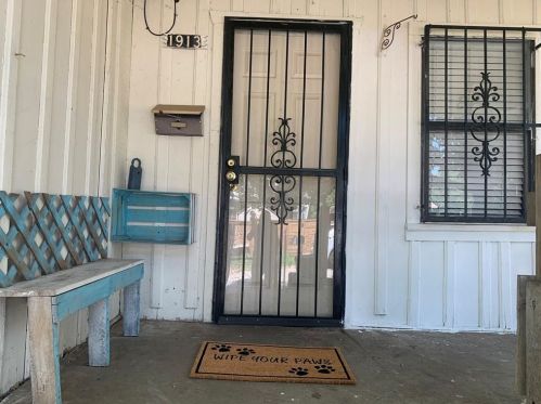 1913 College Row, Austin, TX 78702-2813