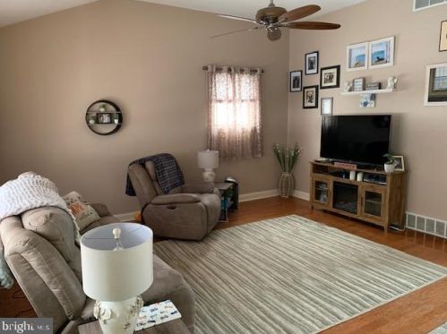 29 Ash Ave, West Deptford, NJ 08096-6315