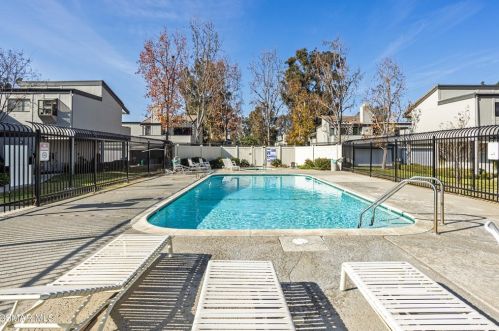 6490 Stoney View Ln, Simi Valley CA 93063-6425 exterior