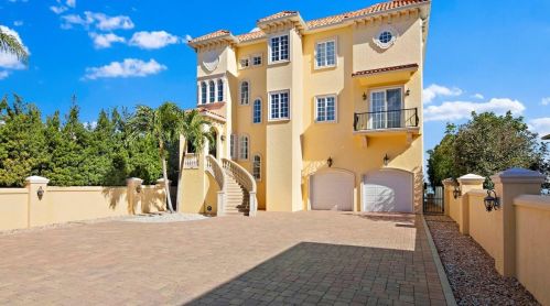6001 Bayou Grande Blvd, Saint Petersburg, FL 33703-1801