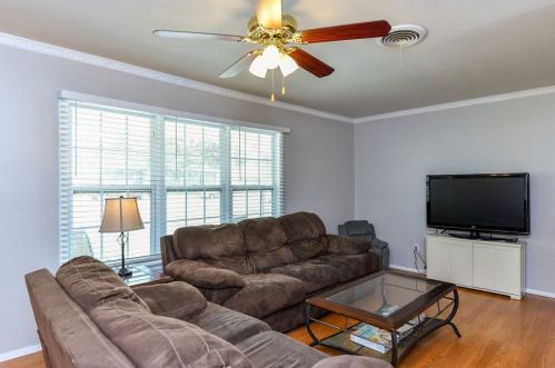 5617 Wedgmont Cir, Fort Worth TX  76133-2801 exterior